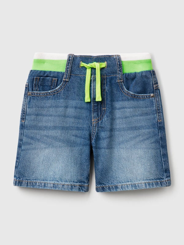 Calças curtas de jeans straight Menino