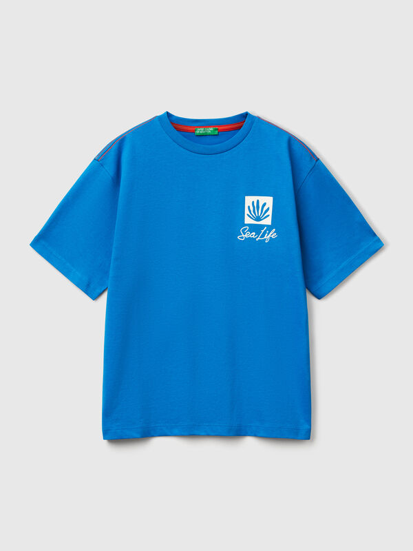 T-shirt com estampa slogan e bordado Menino