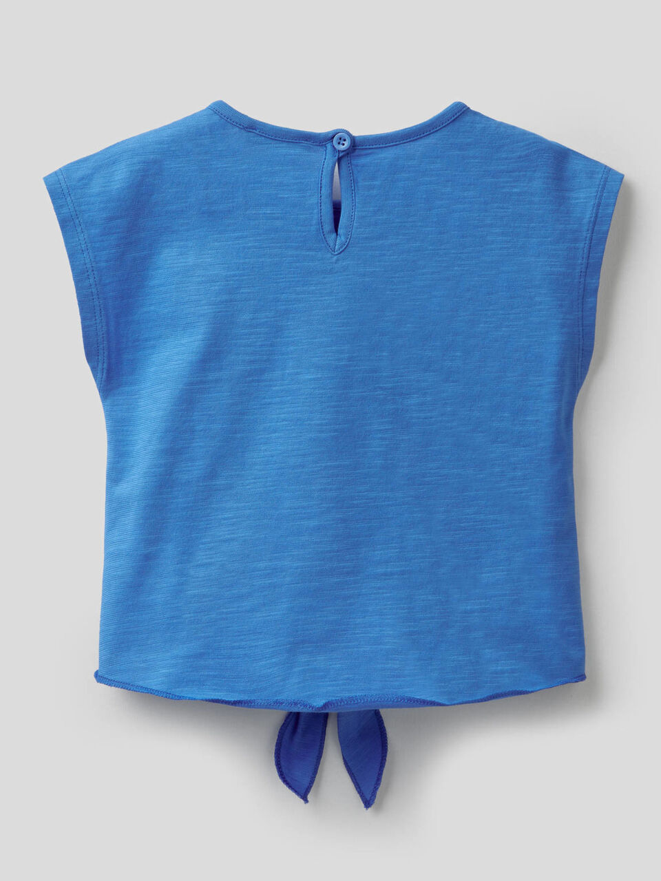 T-shirt 100% algodão com laço na base image number 2