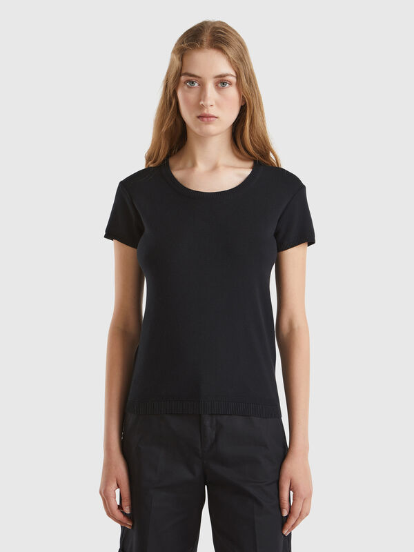 Camisola preta com manga curta Mulher