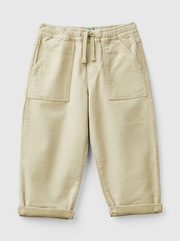 Joggers em mistura de algodão com cordão de ajuste Menino