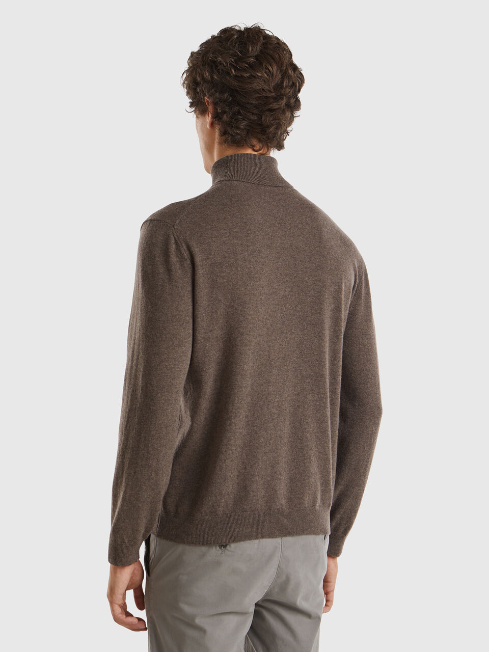 Camisola gola alta regular fit Homem image number null