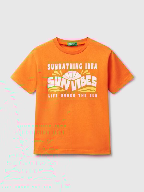 T-shirt com estampa fluorescente Menino