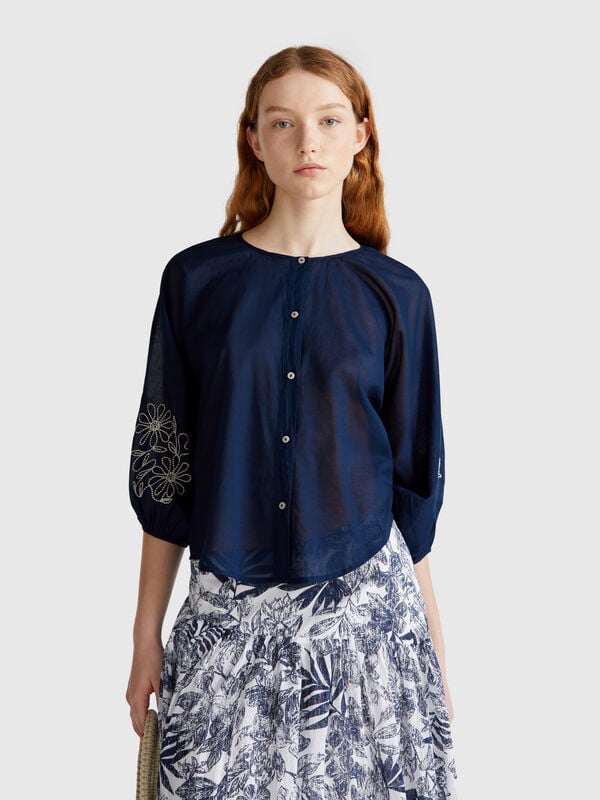Blusa com bordados florais Mulher
