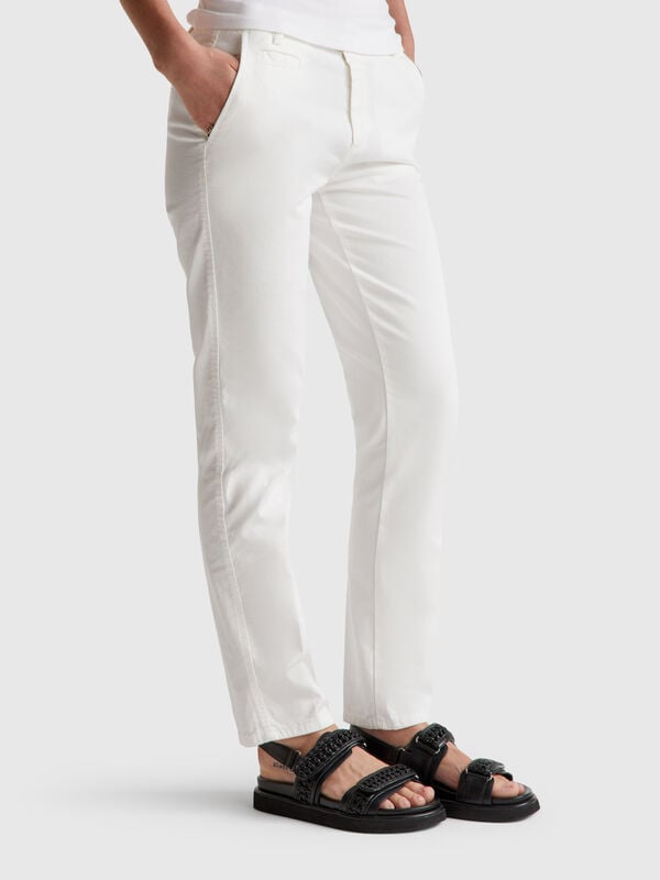 Chinos slim fit em algodão branco nata Mulher