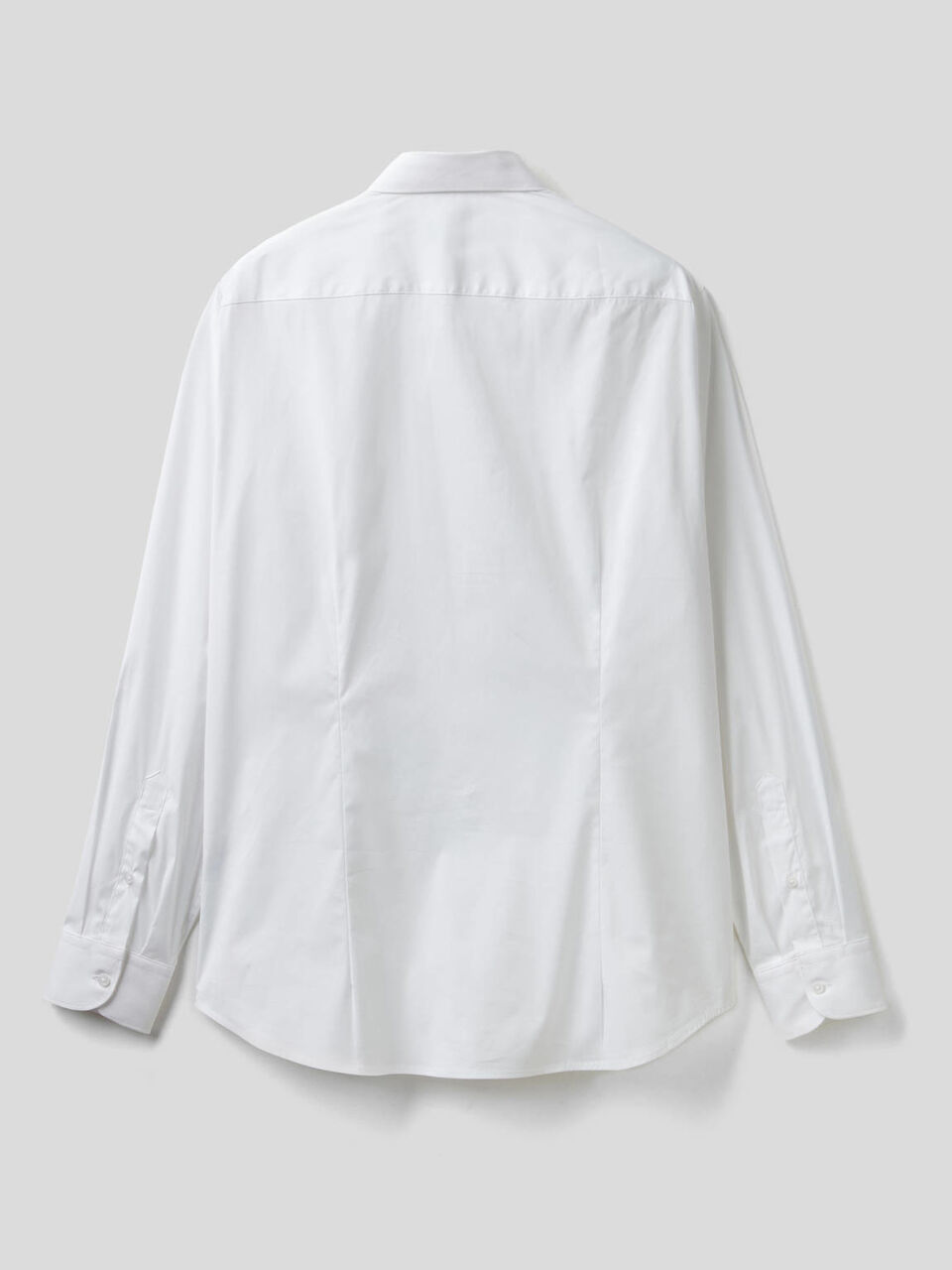 Camisa slim fit cor sólida image number 2