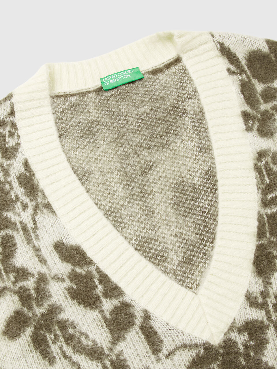 S/L V NECK SWEATER Mulher image number null
