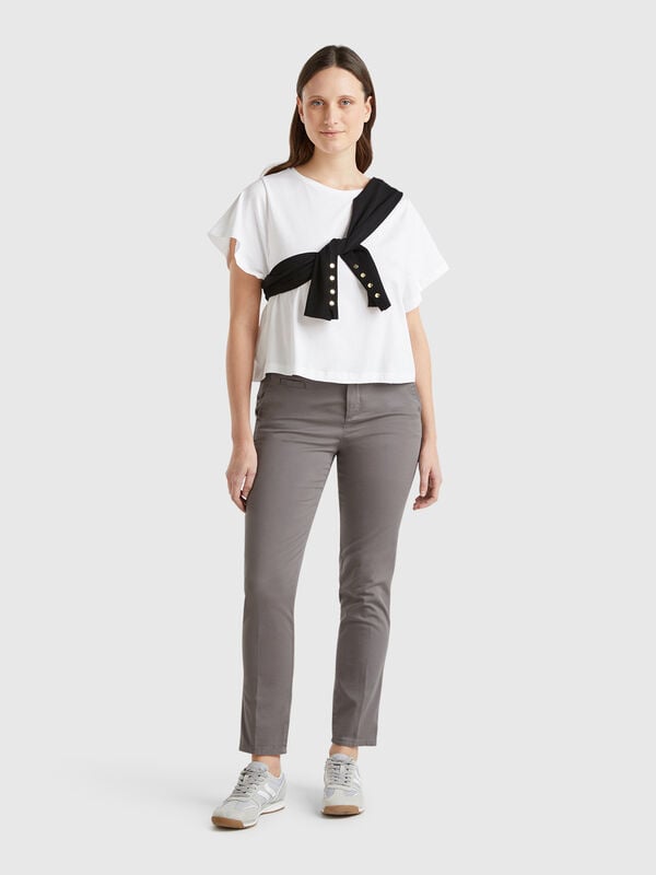 Chinos slim fit em algodão cinzento Mulher