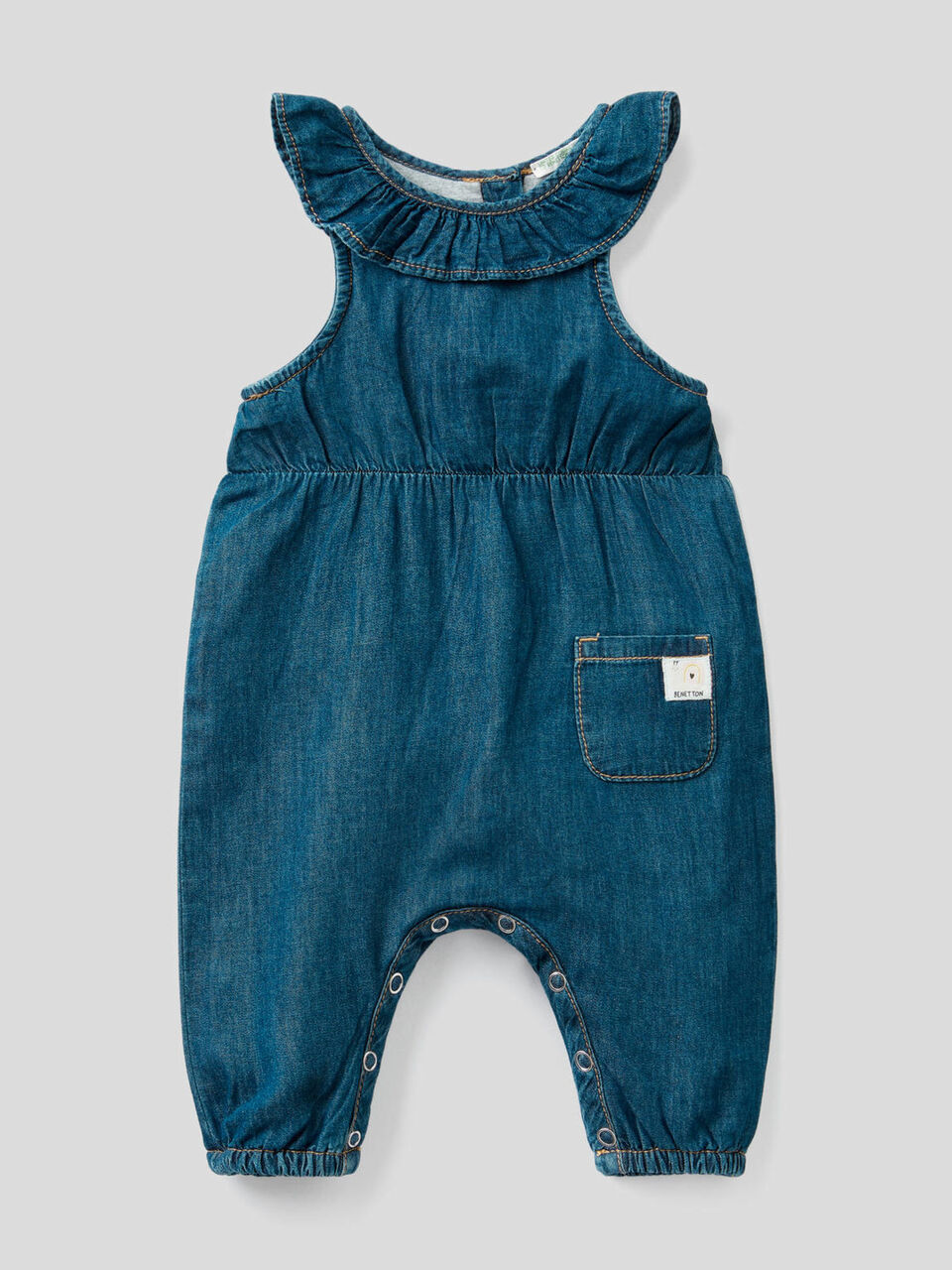 Jardineira com folho em jeans leve image number 1