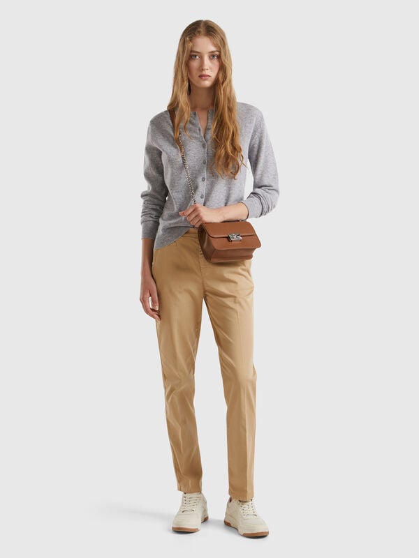Chinos slim fit em algodão bege Mulher