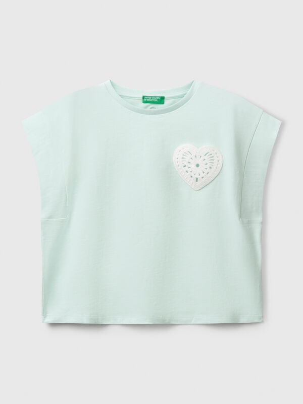 T-shirt com patch macramé Menina