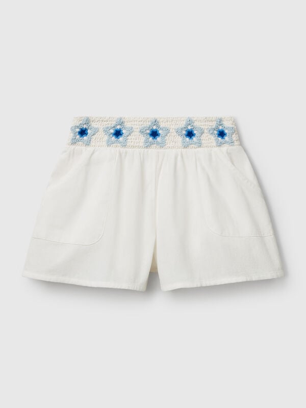 Calças curtas com flores macramé Menina