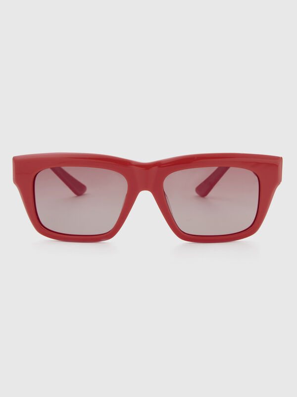 Óculos de sol retangulares vermelhos