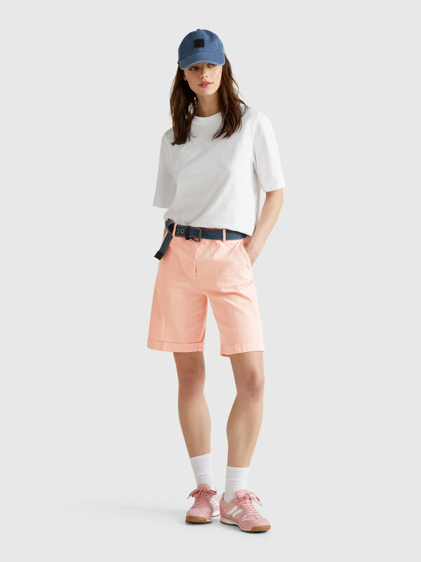Bermudas com dobra em algodão stretch Mulher