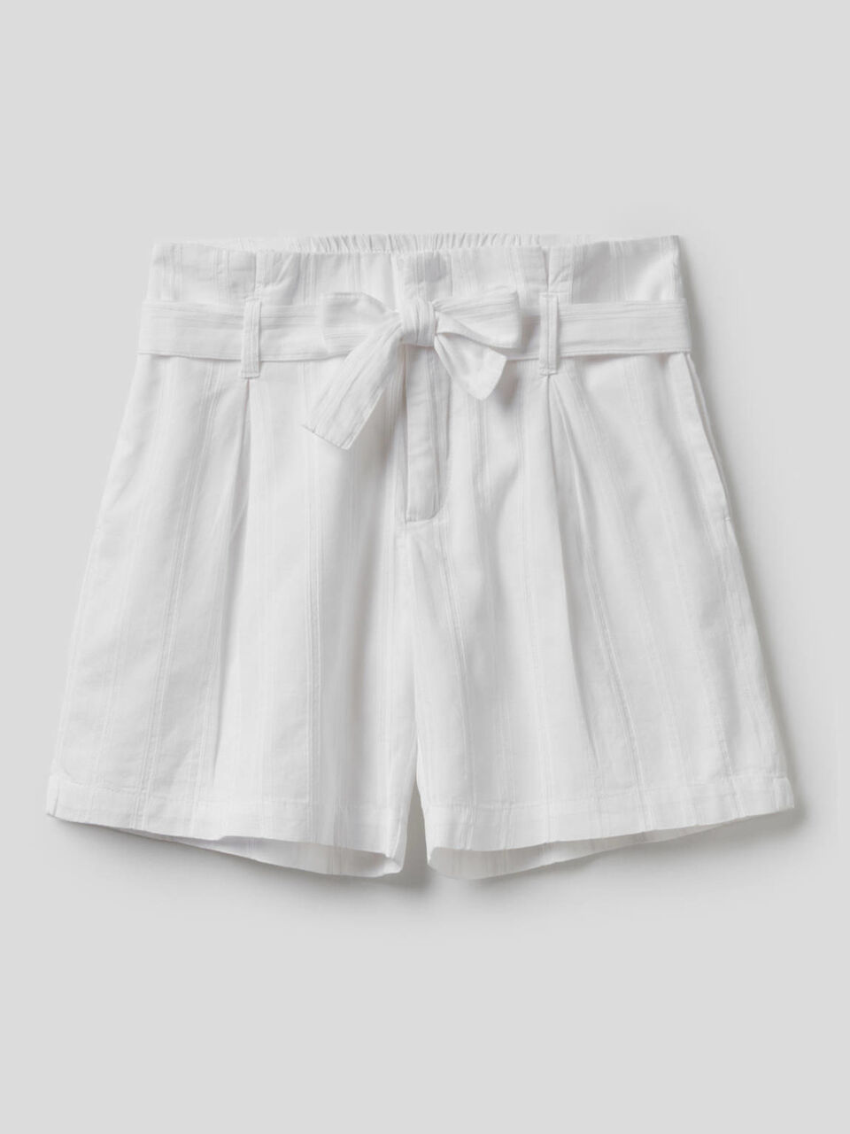 Bermudas leves com cinto image number 1