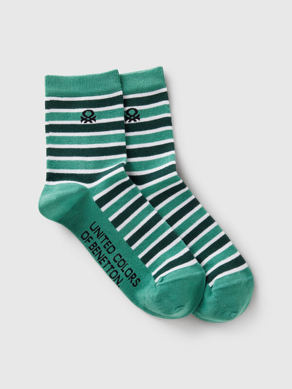 Meias antiderrapantes às riscas multicolor