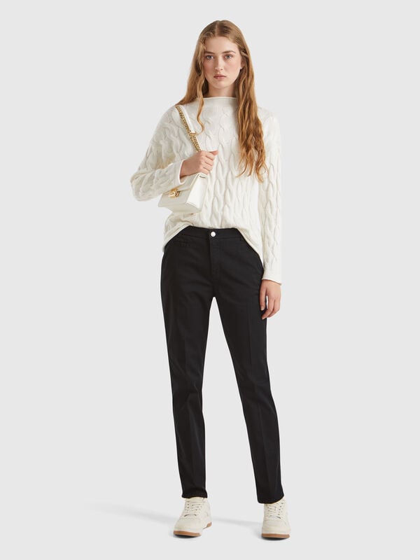 Chinos slim fit em algodão preto Mulher