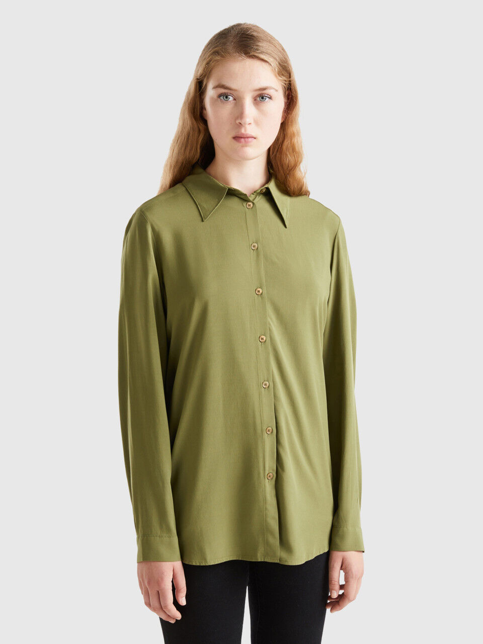 Camisas Mulher e Blusas Promo es Cole o 2023 Benetton
