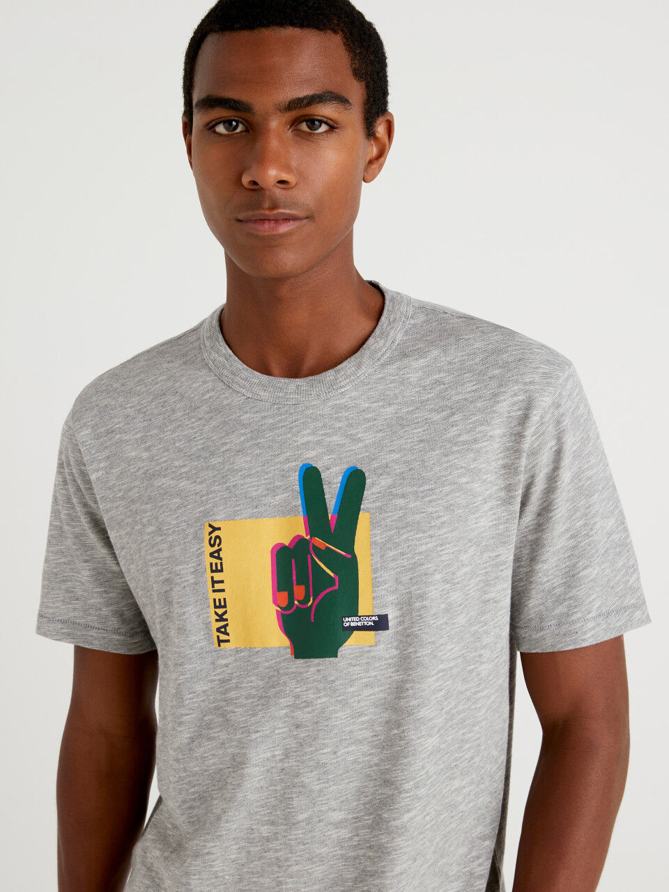 T-shirt com estampa abstrata
