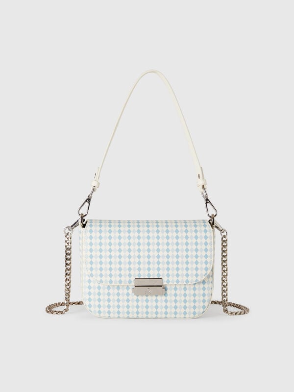 Bolsa em tecido efeito pele preto com estampa aos losangos. Mulher