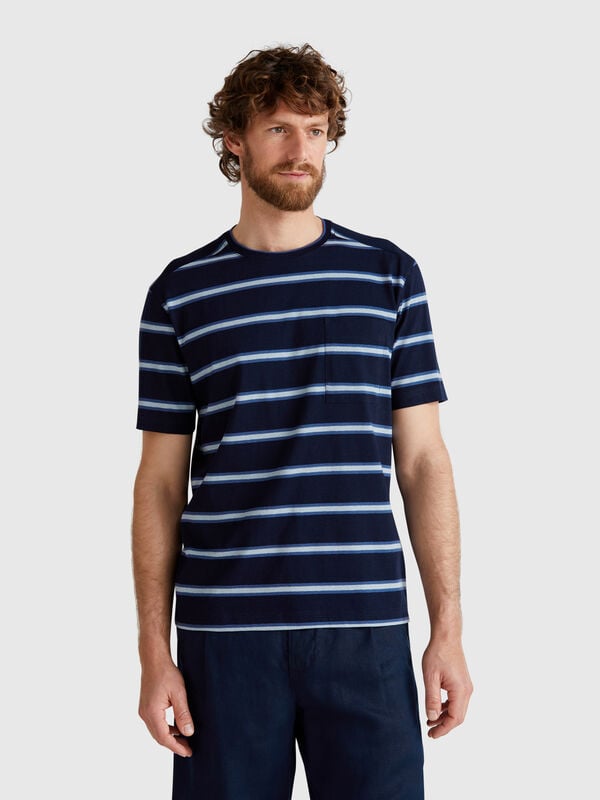T-shirt às riscas com bolso pequeno Homem