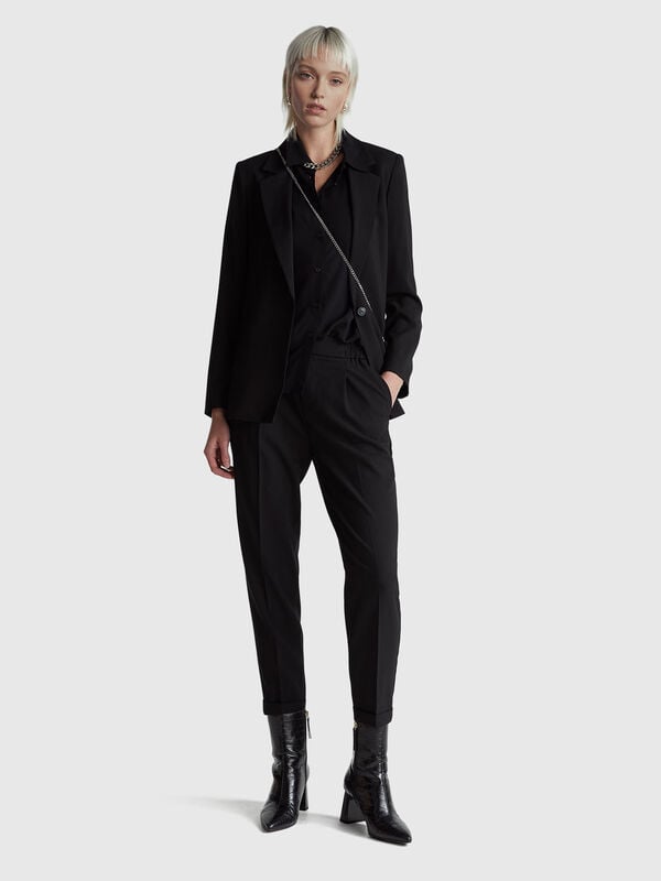 Calças com dobra em viscose mista stretch Mulher