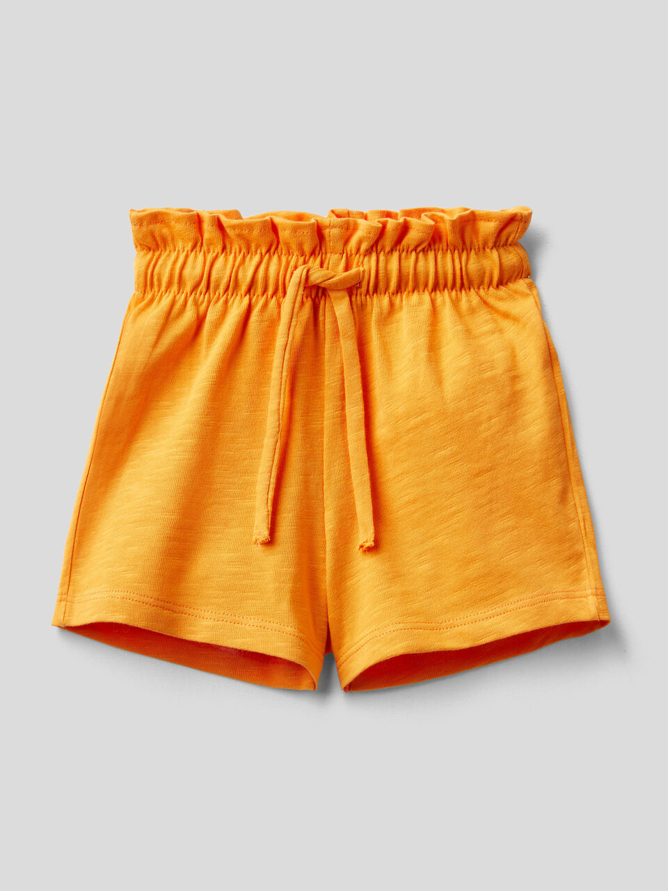 Bermudas em algodão orgânico cor sólida image number 1