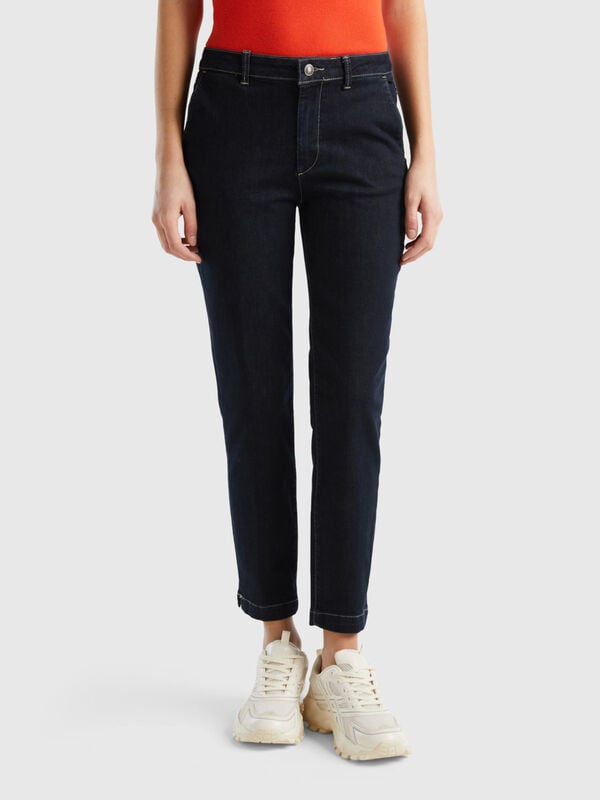 Chinos slim fit em denim Mulher