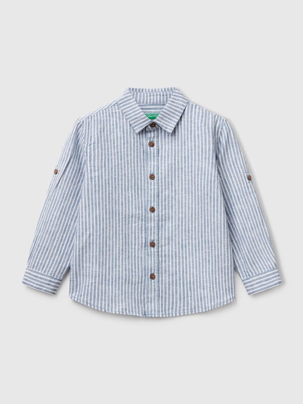 Camisa às riscas em mistura de linho Menino