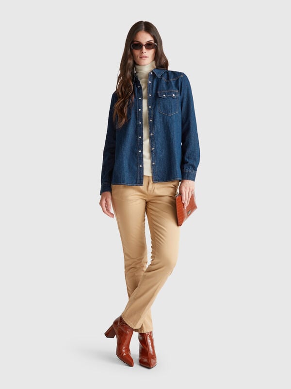 Chinos slim fit em algodão camel Mulher