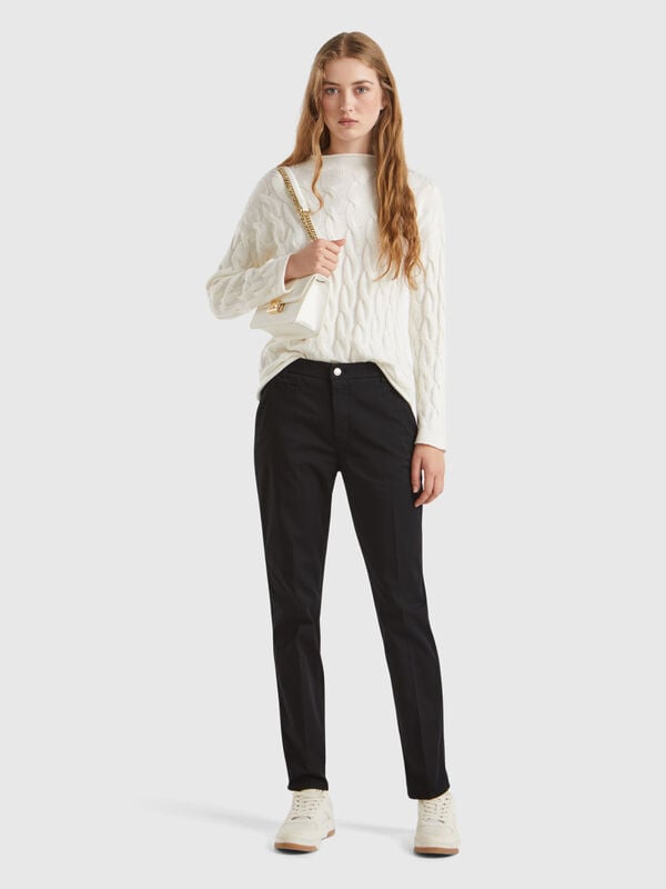 Chinos slim fit em algodão preto Mulher