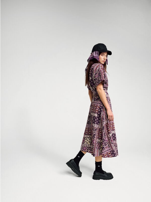 Vestido longuette com estampa bandana Mulher