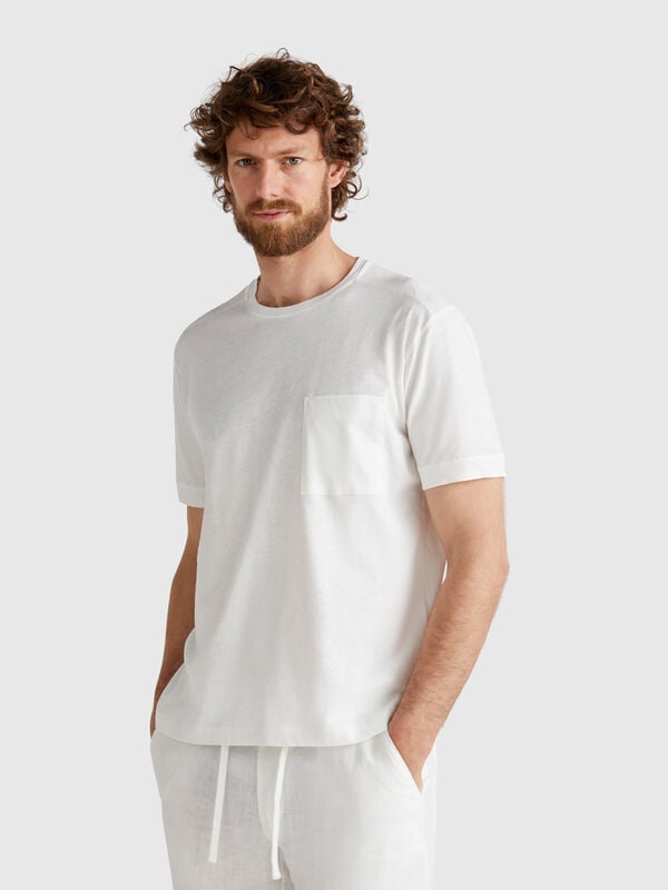 T-shirt com bolso pequeno em mistura de linho Homem