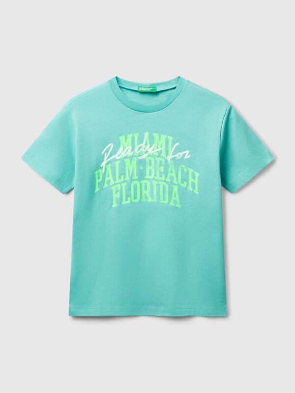 T-shirt com estampa fluorescente Menino