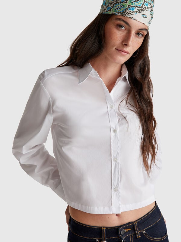 Camisa cropped com bolso pequeno Mulher