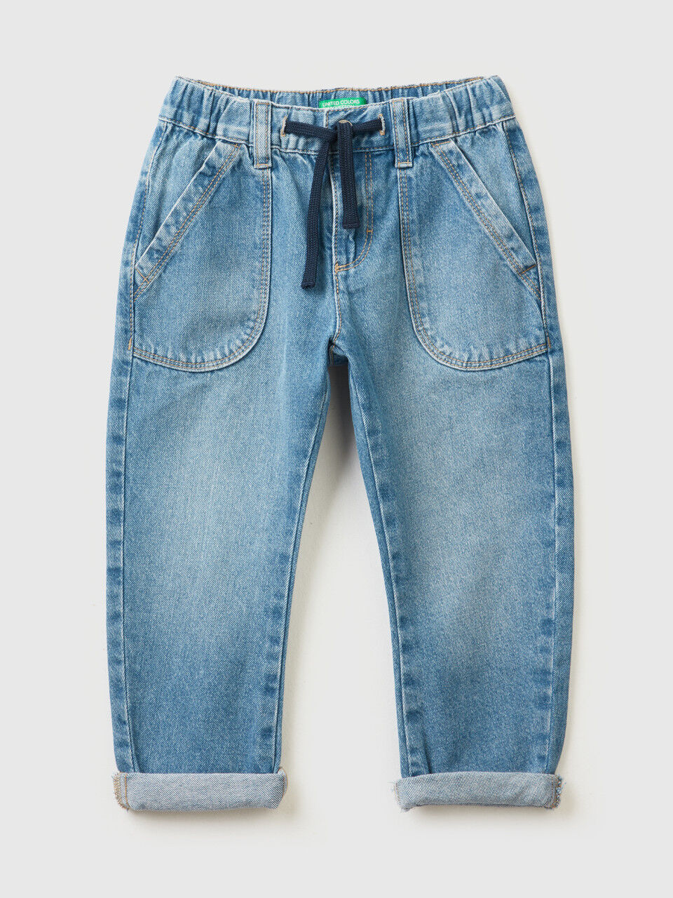 Jeans 100% algodão com maxi bolsos