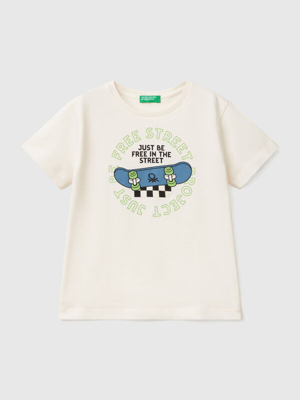 T-shirt em algodão com estampa Menino