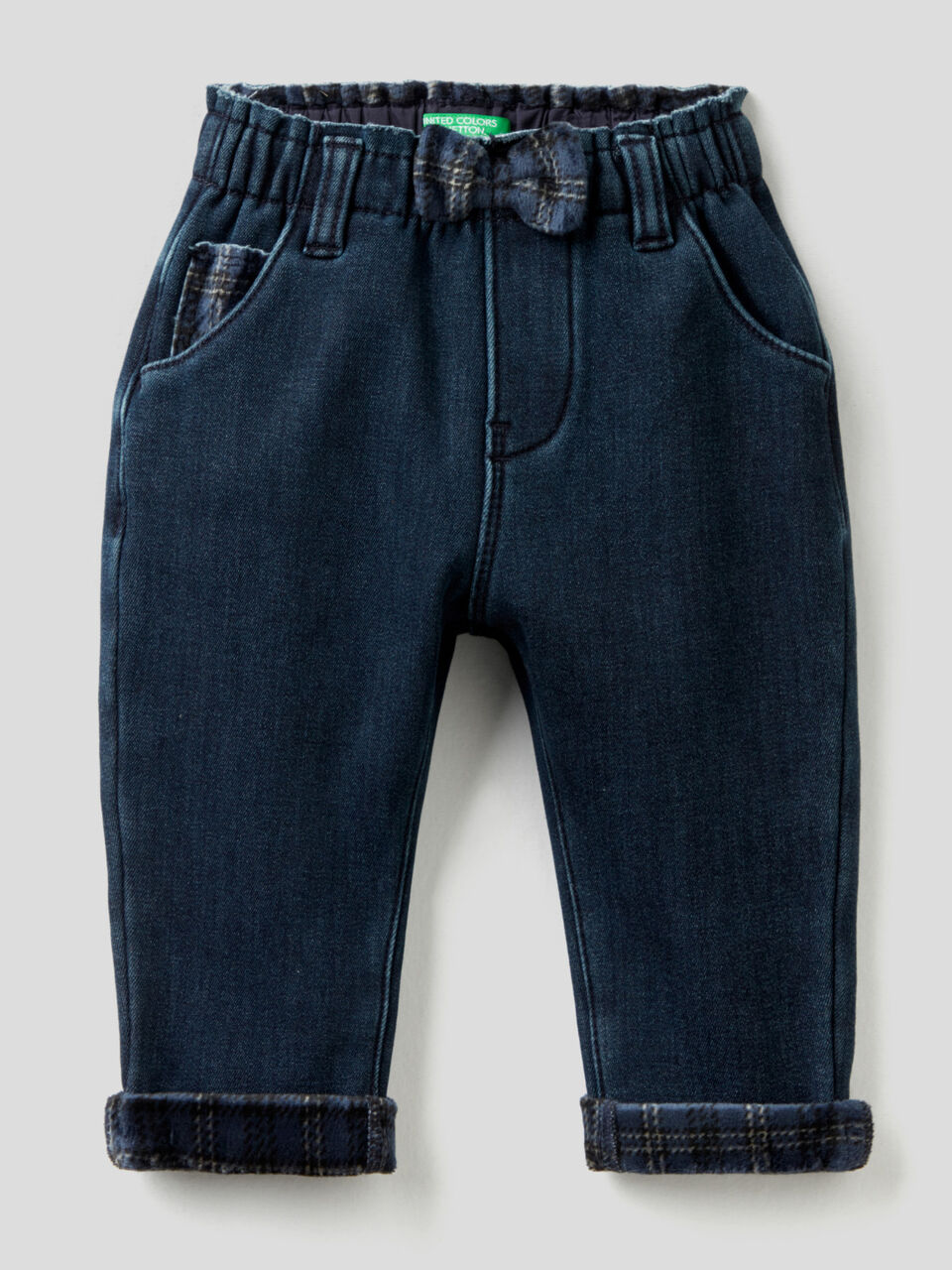 Jeans com detalhes em contraste image number 1