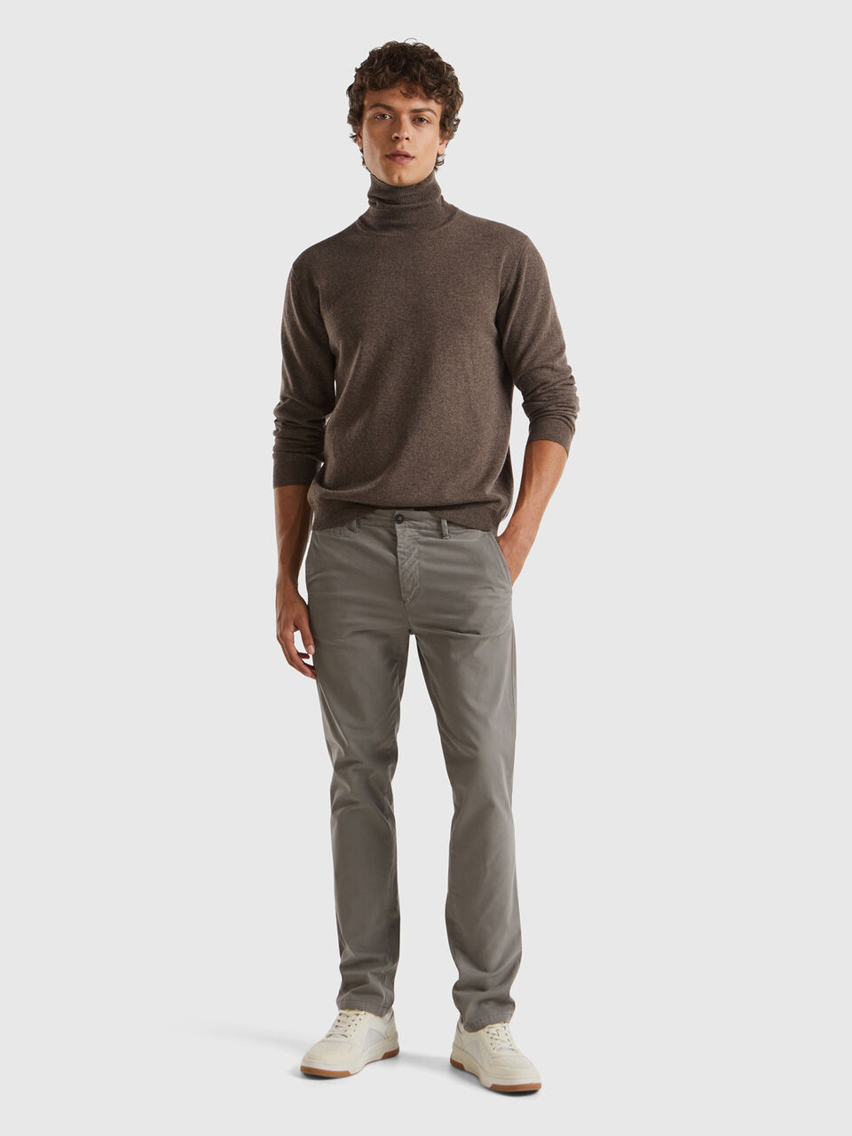 Camisola gola alta regular fit Homem image number null