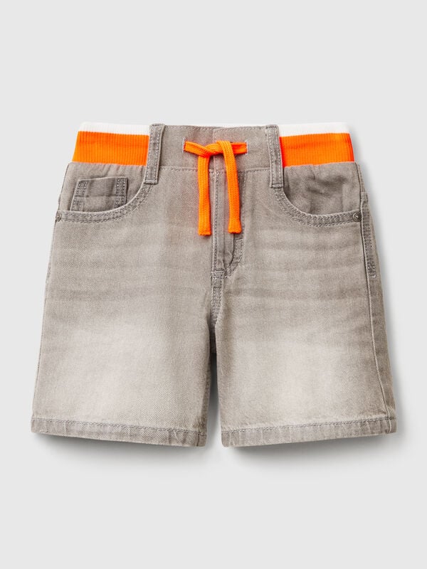Calças curtas de jeans straight Menino