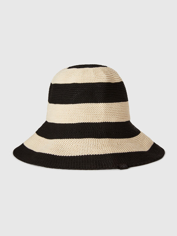 Chapéu às riscas branco e preto Mulher