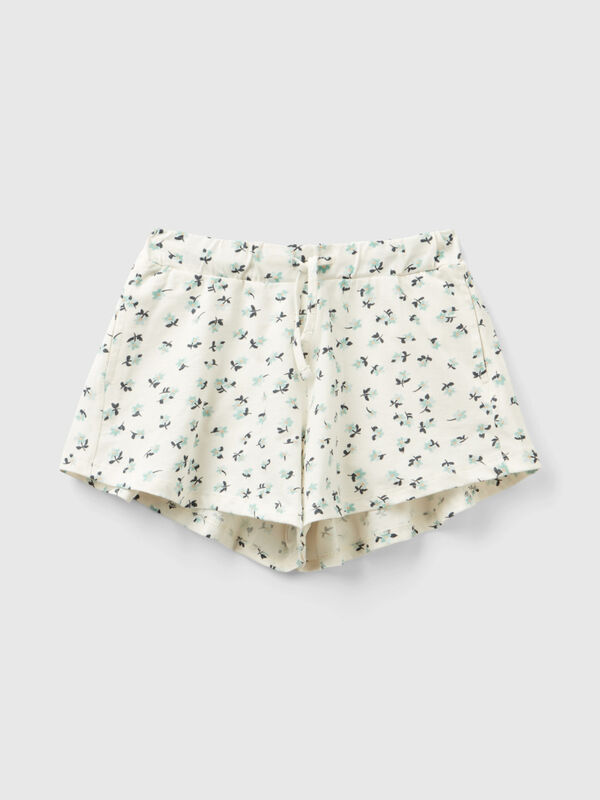 Shorts brancos com estampa floral Menina
