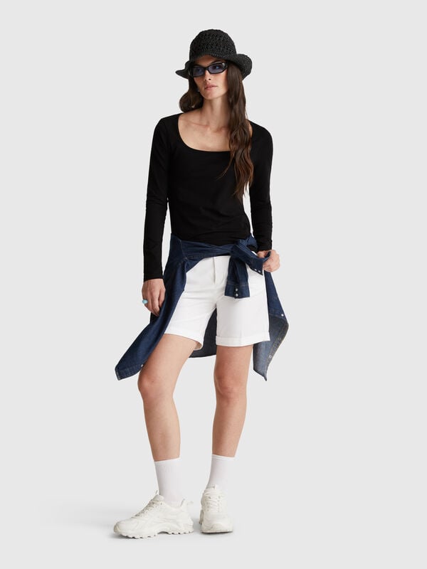 T-shirt com decote amplo Mulher