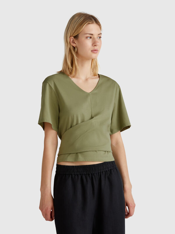 T-shirt com nó atrás Mulher