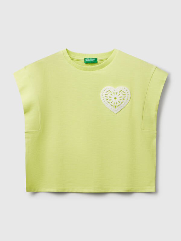 T-shirt com patch macramé Menina