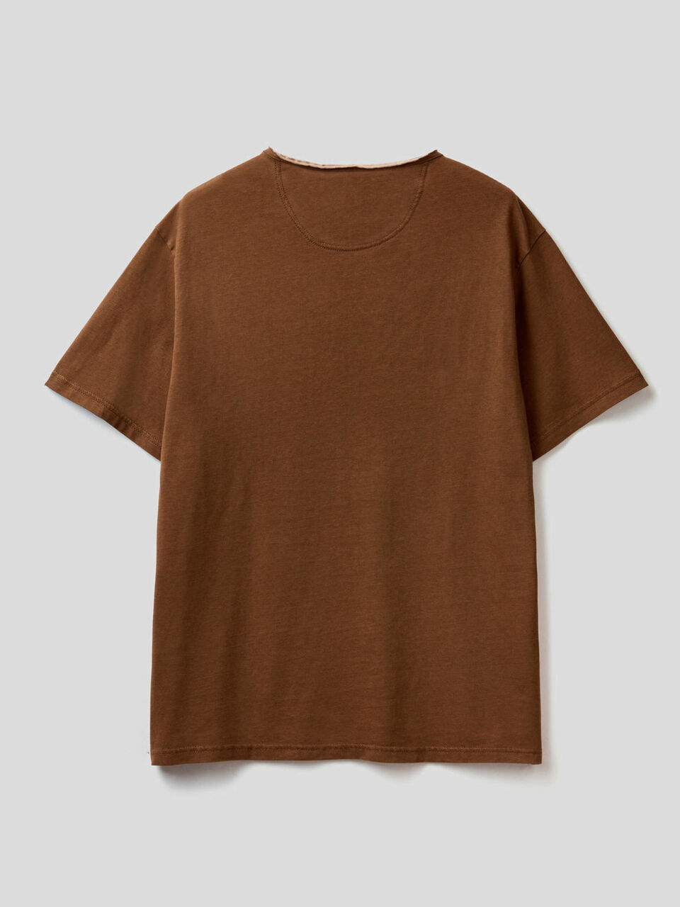 T-shirt com detalhes em contraste image number 2