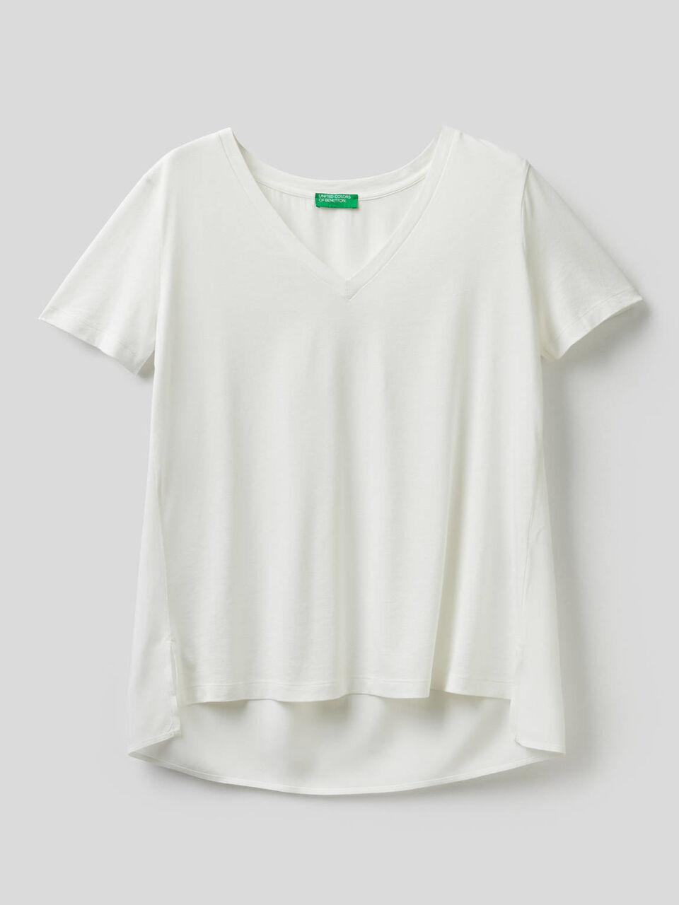 T-shirt em viscose atrás image number 1