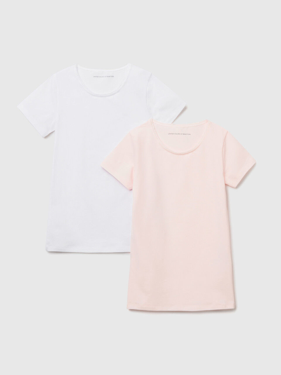 Duas t-shirts em algodão stretch