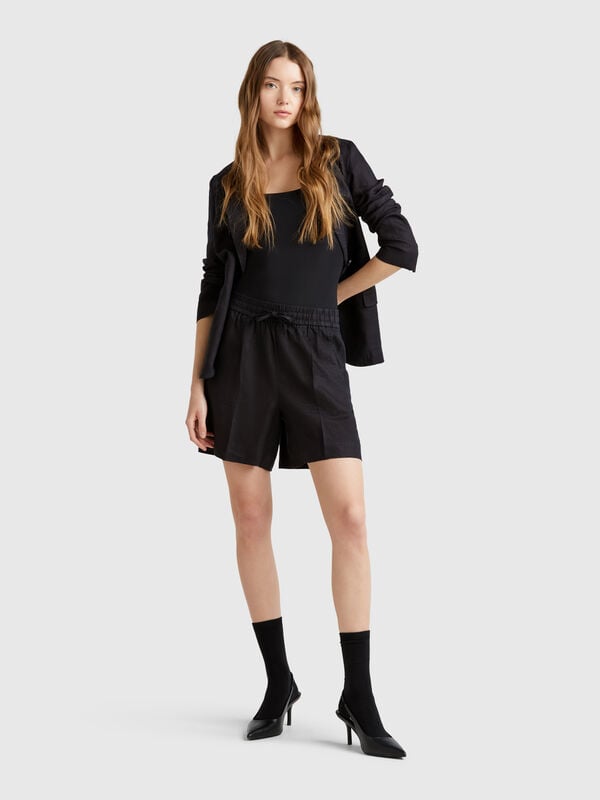 Shorts em linho puro com cordão de ajuste Mulher