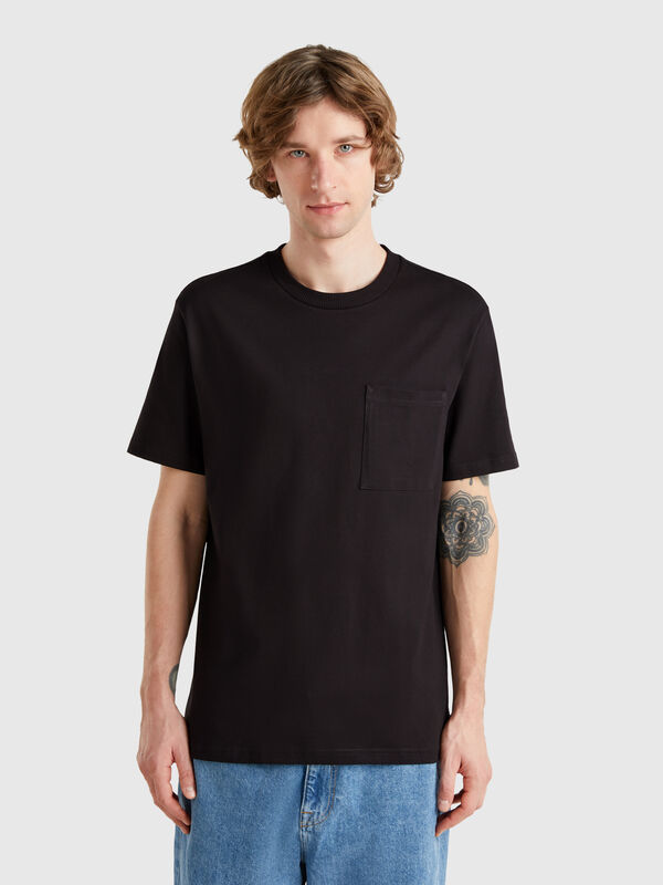 T-shirt preta em algodão orgânico com bolso Homem